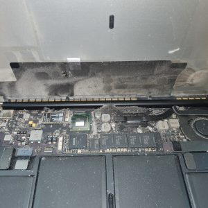 MacBookAir ful of dust before service